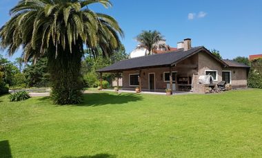 Hermosa Casa Quinta - Zona Céntrica Garin - 2 Cuadras Panamericana - Sobre Asfalto - Lote 1500 mts. - Pileta -