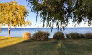 Venta  Lote 878m2,  B° La Peninsula  Mari Menuco