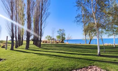 Venta  Lote 878m2,  B° La Peninsula  Mari Menuco