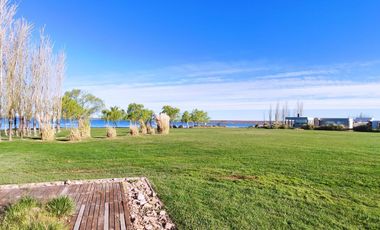 Venta  Lote 878m2,  B° La Peninsula  Mari Menuco