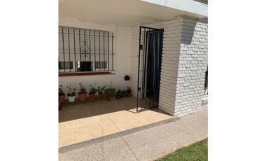 OPORTUNIDAD !!! Gran chalet de 4 amb con escritorio en dos plantas con garage doble