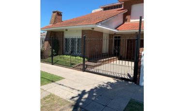 OPORTUNIDAD !!! Gran chalet de 4 amb con escritorio en dos plantas con garage doble