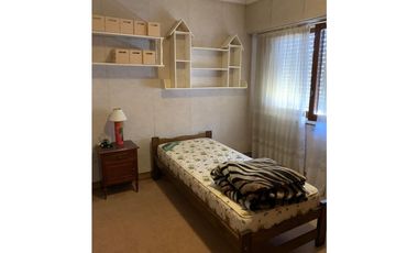 OPORTUNIDAD !!! Gran chalet de 4 amb con escritorio en dos plantas con garage doble