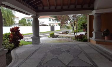 En fraccionamiento exclusivo de 14 casas lago cancha de tenis