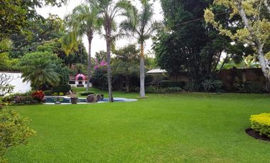En fraccionamiento exclusivo de 14 casas lago cancha de tenis