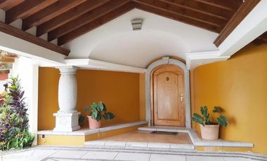 En fraccionamiento exclusivo de 14 casas lago cancha de tenis