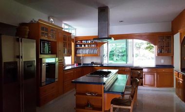 En fraccionamiento exclusivo de 14 casas lago cancha de tenis