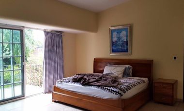 En fraccionamiento exclusivo de 14 casas lago cancha de tenis