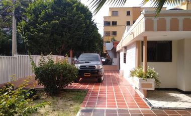 casa-local en venta en altamira. Cod V100756