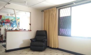 casa-local en venta en altamira. Cod V100756