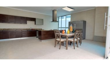 REMATE PENTHOUSE EN PUNTA PACIFICA - 2 PISOS COMPLETOS FRENTE AL MAR