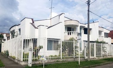 Hermosa casa independiente en Las Mercedes. Palmira