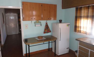 EXCELENTE CHALET DE 4 AMB. + DEPARTAMENTO DE 2 AMB. CON ENTRADA INDEPENDIENTE.
