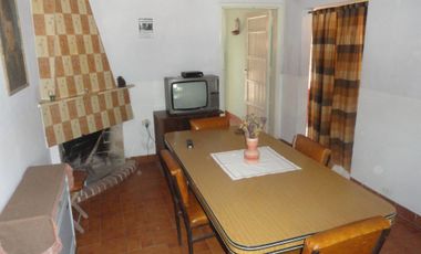 EXCELENTE CHALET DE 4 AMB. + DEPARTAMENTO DE 2 AMB. CON ENTRADA INDEPENDIENTE.