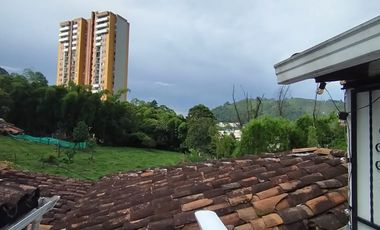 casa en arriendo en la tablaza. Cod A9432620