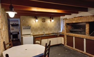 MOGOTES; OPORTUNIDAD! AMPLIO CHALET S/ 2 LOTES + LOTE DE PARQUE