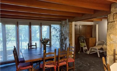 MOGOTES; OPORTUNIDAD! AMPLIO CHALET S/ 2 LOTES + LOTE DE PARQUE