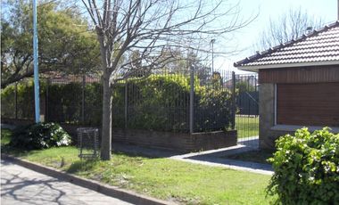 MOGOTES; OPORTUNIDAD! AMPLIO CHALET S/ 2 LOTES + LOTE DE PARQUE