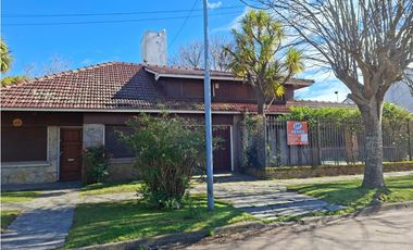 MOGOTES; GRAN CHALET  SOBRE DOS LOTES