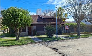 MOGOTES; GRAN CHALET  SOBRE DOS LOTES