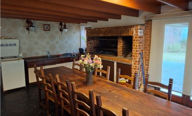 MOGOTES; GRAN CHALET  SOBRE DOS LOTES