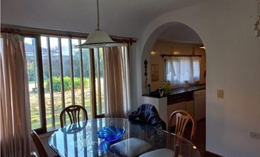 MOGOTES; OPORTUNIDAD! AMPLIO CHALET S/ 2 LOTES + LOTE DE PARQUE