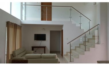 Venta de casa con piscina en Malibu Lakes, Chame