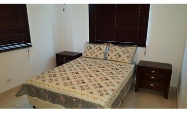 Venta de casa con piscina en Malibu Lakes, Chame