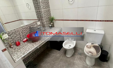 CASA - VENTA - MULTIFAMILIAR - CON LOCAL COMERCIAL