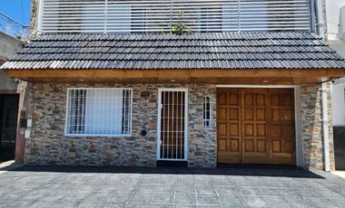 Casa en venta de 3 dormitorios c/ cochera en Villa Lugano