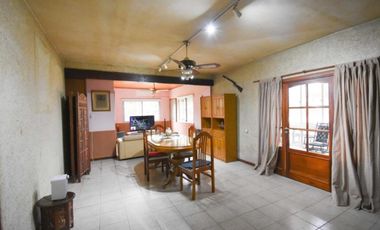 EN VENTA  - CASA DE 4 DORMITORIOS CON PILETA TERRENO 2900 MTS - GARITA 14. FUNES