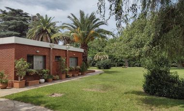 EN VENTA  - CASA DE 4 DORMITORIOS CON PILETA TERRENO 2900 MTS - GARITA 14. FUNES