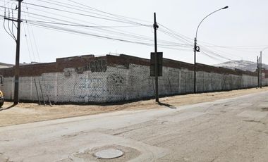 TERRENO INDUSTRIAL CON TRES FRENTES EN AV. REVOLUCIÓN - VENTANILLA