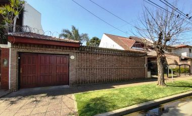 IMPORTANTE CHALET SOBRE 2 LOTES EL PALOMAR.