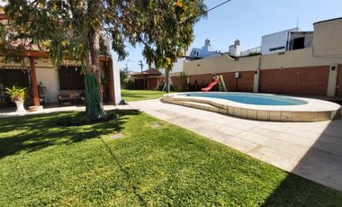 IMPORTANTE CHALET SOBRE 2 LOTES EL PALOMAR.