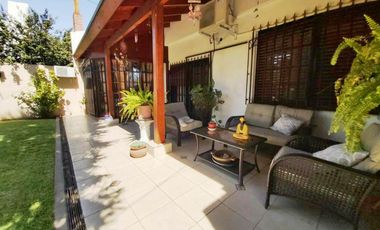 IMPORTANTE CHALET SOBRE 2 LOTES EL PALOMAR.