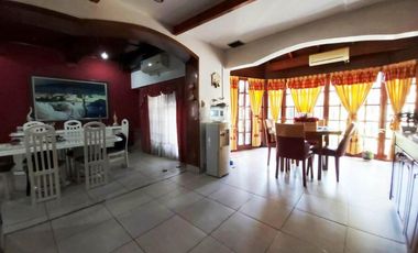 IMPORTANTE CHALET SOBRE 2 LOTES EL PALOMAR.