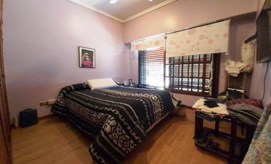 IMPORTANTE CHALET SOBRE 2 LOTES EL PALOMAR.