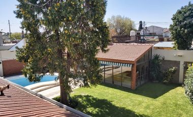 IMPORTANTE CHALET SOBRE 2 LOTES EL PALOMAR.