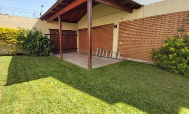 IMPORTANTE CHALET SOBRE 2 LOTES EL PALOMAR.