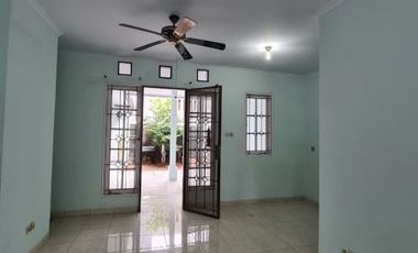 Disewakan Rumah Golden Vienna BSD City Tangerang Kondisi Rapi Siap Huni