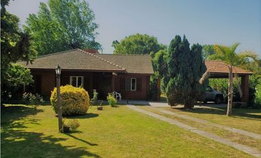 Casa 4 ambientes con gran parque