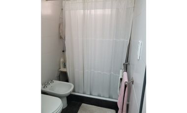 Casa 4 ambientes con gran parque