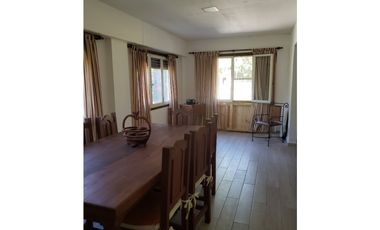 Casa 4 ambientes con gran parque