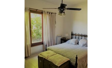 Casa 4 ambientes con gran parque