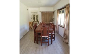 Casa 4 ambientes con gran parque