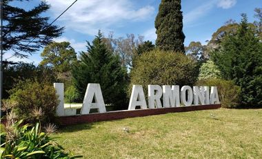 Casa 4 ambientes con gran parque
