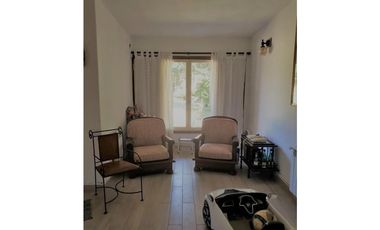 Casa 4 ambientes con gran parque