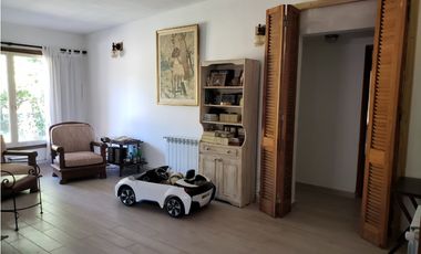 Casa 4 ambientes con gran parque