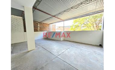 🏡 ¡OPORTUNIDAD ÚNICA EN PIURA! 🏡
CASA EN VENTA EN SANTA MARIA DEL PINAR, Ubicada detrás del Policlínico del Niño y frente al Parque 🌳.

📍 Ubicación